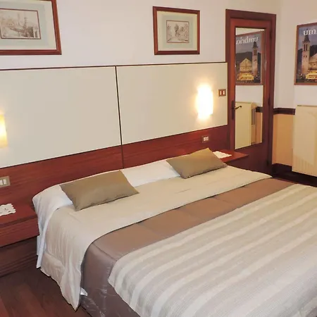 Hotel Signa 2*